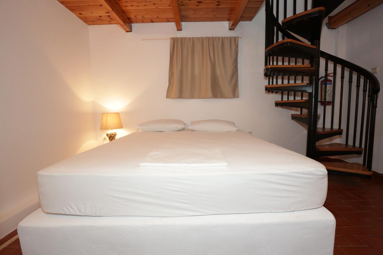 Artemis Suites Romanos  ภายนอก รูปภาพ